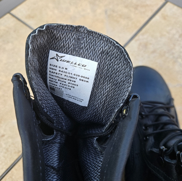 Never worn, military combat boots - Picture 4 of 5